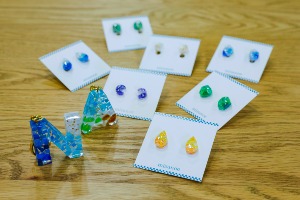 海ゴミが生まれかわるアップサイクルアクセサリーづくり体験